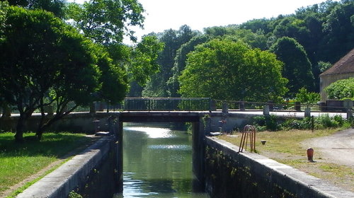 Guides touristique et d'hébergement Haut du Nivernais Val d'Yonne